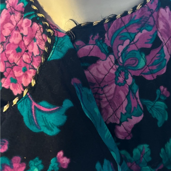 Vintage floral blouse with big gold buttons - Picture 5 of 9